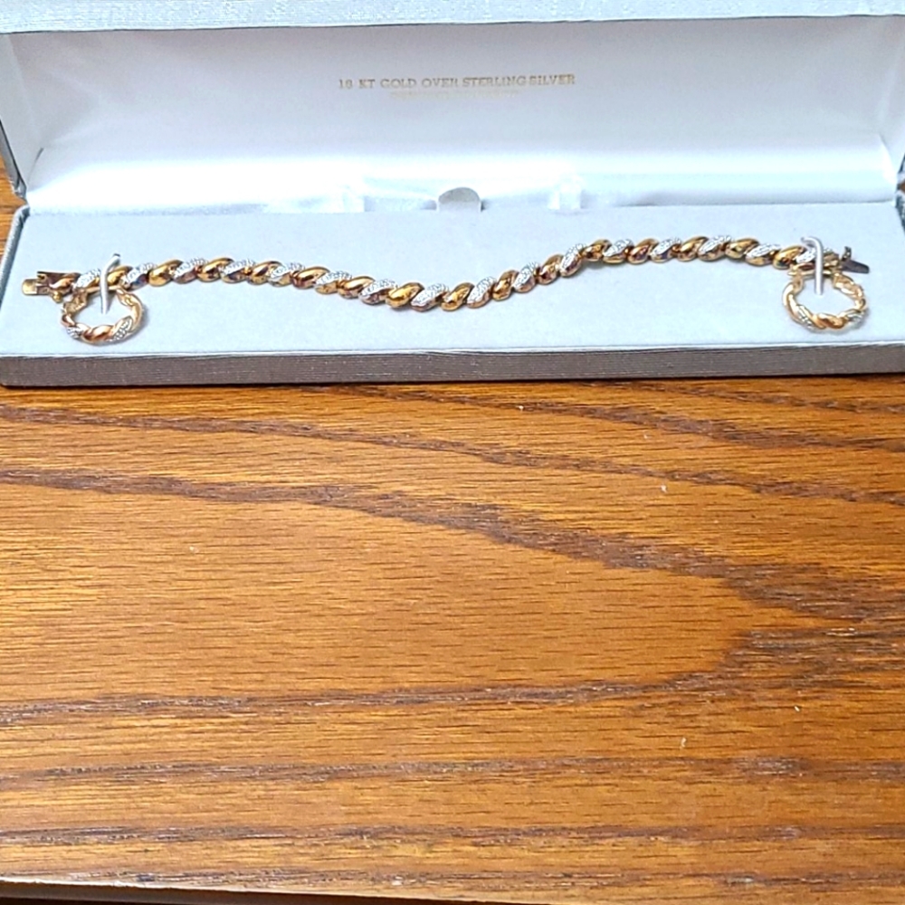 18 KT Gold Bracelet & Ear ring Combo